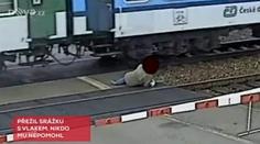 VIDEO: Tenhle muž se znovu narodil. Rychlík mu ve 120 km/h sundal botu
