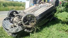 Vlak na Kroměřížsku narazil do stromu, o kus dál bourala i řidička