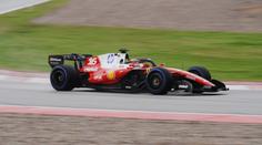 Ferrari testuje budoucnost F1. Leclerc brzdí očekávání, Red Bull boural