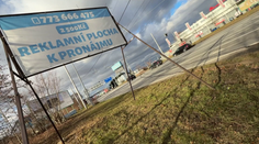 Nelegální billboardy zaplavují Česko. Provozovatel má být napojen na slovenské podsvětí