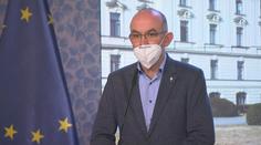 Úřad očkoval lidi v kancelářích i příbuzné. To nelze tolerovat, řekl Blatný