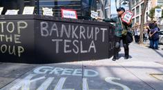 Tesla v největší krizi za poslední roky. Ohlásila katastrofální výsledky