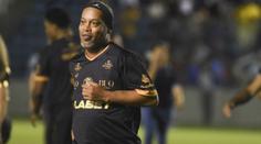 Fotbalová bomba v Itálii: Ronaldinho se vrací z důchodu, pomůže týmu ze třetí ligy