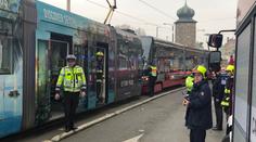 V Praze se srazily dvě tramvaje! Na místě bylo dvanáct zraněných