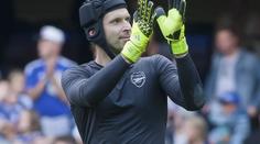Petr Čech se v Arsenalu vrátil mezi tyče a přiblížil se rekordu!