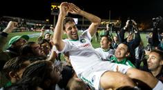 Legenda se loučila další trofejí! Raúl slavil na trávníku i s dcerkou