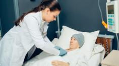 Vědci testují nový způsob léčby bolesti. Využili k tomu nebezpečnou bakterii