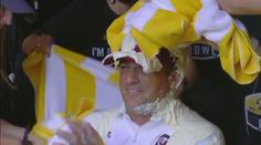 VIDEO: Po úspěchu v zápase amerického fotbalu byl trenér polit majonézou