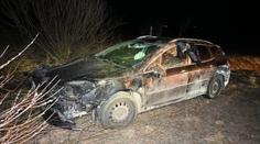 14letý chlapec sedl za volant a sešrotoval auto. Dvě dívky jsou vážně zraněné
