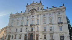 Zásah policie na pražském arcibiskupství. NCOZ prověřuje podvod