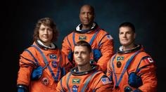 Člověk po 50 letech opět obletí Měsíc. NASA oznámila jména astronautů