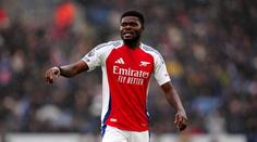 Obří trable pro bývalého hráče Arsenalu. Byl obviněn z pěti případů znásilnění
