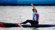 Fuksa, pan pohodička. Začínal s hokejem, na olympiádě závodil i jeho táta