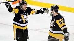 Crosbyho show. Hvězdný forvard zapsal v NHL gól číslo 500, trefil se i Chytil