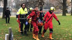 Svědci vytáhli z Vltavy tonoucí stařenku. Záchranáři ošetřili i je
