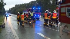 Cisterna hasičů se srazila s autem, ve kterém jela rodina. 2 zranění