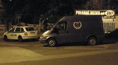 Potlučenou mrtvolu mladíka našla žena na kolejích