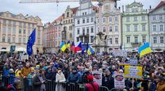 Lidé na Staromáku podpořili Ukrajinu. Je to i naše válka, řekl jim Pavel