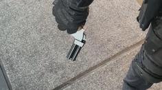 VIDEO: Funkční zbraň i výbušniny. Policie popsala dramatický zásah v Brně