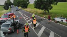 Při vážné nehodě se zranilo 5 lidí, na místo musel letět vrtulník