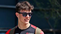Ciao, Olivere Bearmane. Britský pilot lituje svých pozdravů během Velké ceny Číny