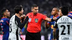Fotbal mění svá pravidla: Dvojdotek při penaltě nevadí, počítání pro gólmany