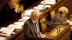 Boj o rozpočet v poločase, pokračování v pátek ráno