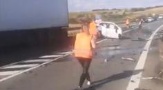 Otřesné jednání svědka tragédie: Místo pomoci vysílal nehodu živě. Řidič zemřel