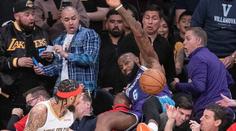Bojovník LeBron opět předváděl divy. Po tygřím skoku se objevil i mezi diváky