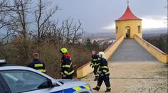 Na ochozu věže na Domažlicku leží mrtvola, volali svědci. Šlo o opilého muže