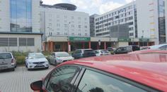 Nemocnice řeší problémy s nedostatkem parkování. Místa chybí hlavně pacientům