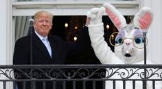 Bláznivé velikonoční zvyky v USA: Sjezd na tříkolce i Trump a zajíc