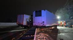 Dálnici D1 na Vysočině ochromila nehoda čtyř kamionů, jeden z řidičů zemřel