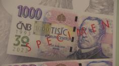 Muž měl inzerovat vzácné bankovky, které neměl. Lidé mu za ně poslali 60 000