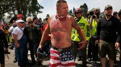 Modřiny, krev a mléko: V Berkeley se kvůli Trumpovi popralo 200 lidí