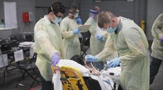 Lékaři v USA přirovnávají pandemii koronaviru k válečnému stavu