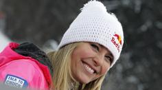Krásná Lindsey dře v posilovně, sešroubované koleno prý drží