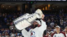 Nazem Kadri se zapsal se Stanley Cupem do historie. Trofej vzal do mešity