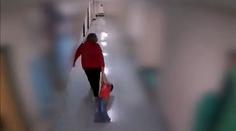 Učitelka tyran: Žáka s autismem tahala po chodbě před spolužáky