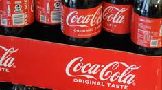 Coca-Cola stahuje z prodeje miliony lahví. Nápoj může být pro lidi nebezpečný