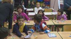 Rodiče jsou zoufalí kvůli zavřeným školám. Děti chtějí vídat kamarády