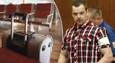 Kramný nechal kufry schválně v Egyptě! Dostaly se ale k policii