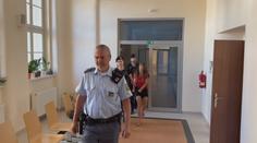 Agresivní bezdomovkyni z Jihlavy prověří psychiatři. Obhájce brojí proti vazbě