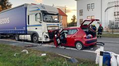 Na Písecku se čelně srazil osobák s kamionem. Dva lidé zemřeli