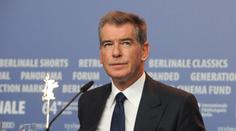 Pokuta pro herce Pierce Brosnana! Stovky dolarů za pohyb v zakázané termální oblasti Yellowstone