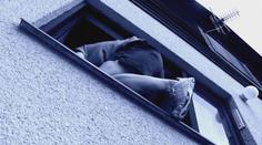 Policie dopadla muže, který okradl spící dvojici přímo v bytě