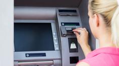 Z pražského metra mizí bankomaty. Zákazníci bank zuří