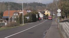 Hnal se obcí rychlostí přes 130 kilometrů v hodině. Řidičák mu nechali