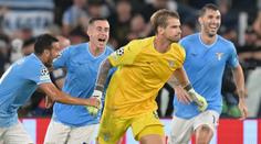 Neskutečné! Brankář Lazia skóroval v LM, spoluhráči ho marně naháněli