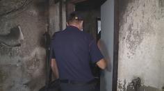 Vyšetřovatelé se vrátili do vyhořelého bytu, soused popsal záchranu lidí